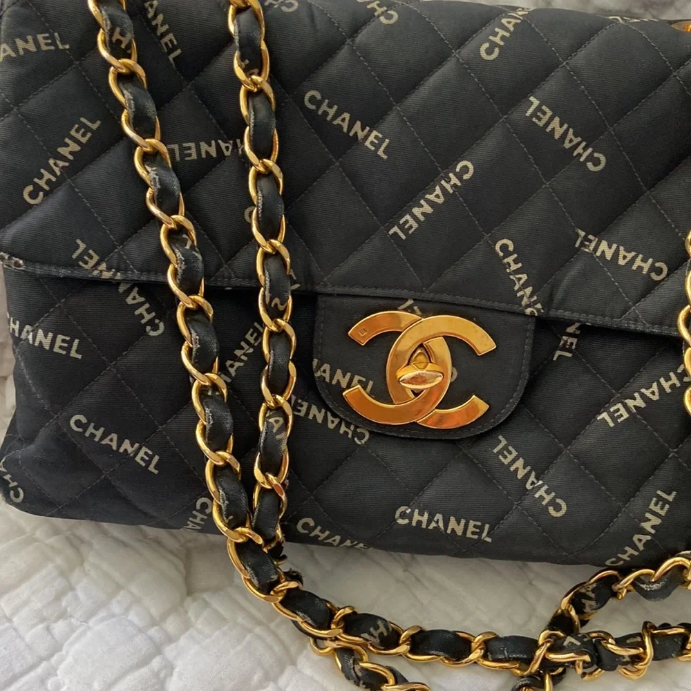 Chanel Vintage Rare 1990s Quilted Logo Letters Maxi Jumbo Classic Flap - Picture 13 of 17